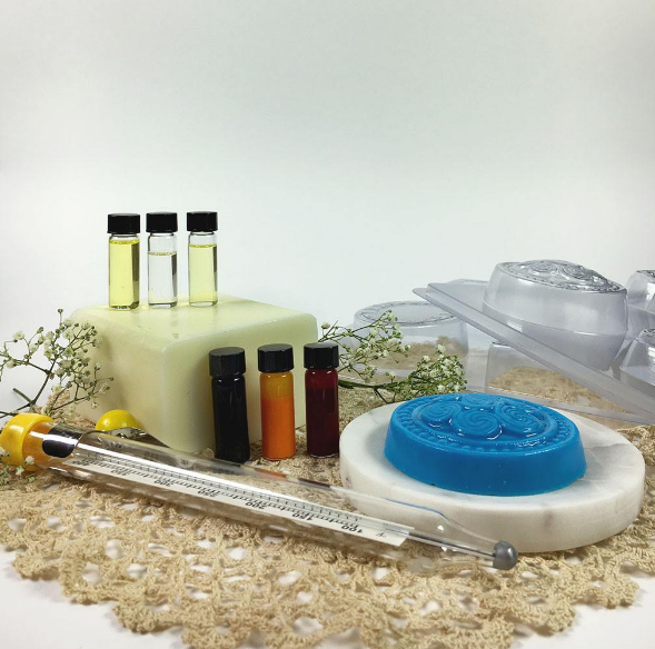 DIY Deluxe Aloe Vera Soap Making Kit